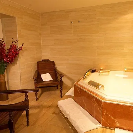 Burghaus Kronenburg Отель 4*