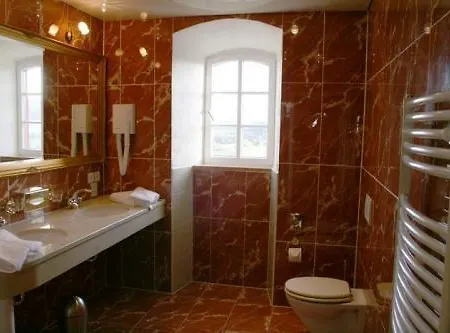 Отель Burghaus Kronenburg