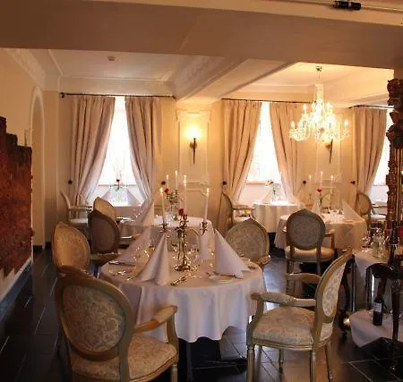 Burghaus Kronenburg Отель