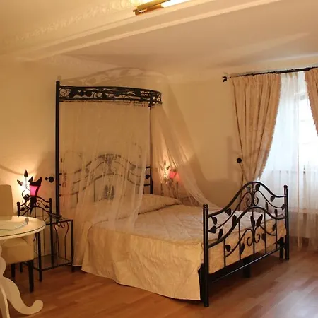 Отель Burghaus Kronenburg