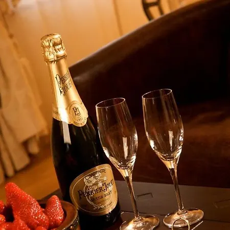 Отель Burghaus Kronenburg Кроненбург