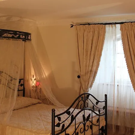 Отель Burghaus Kronenburg Кроненбург