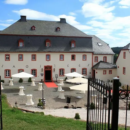 Отель Burghaus Kronenburg