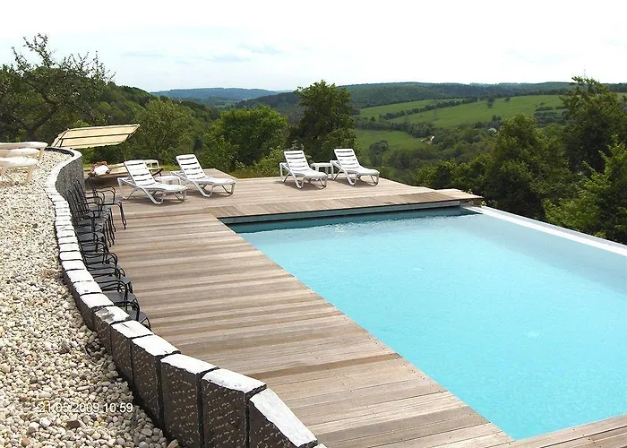 Burghaus Kronenburg מלון