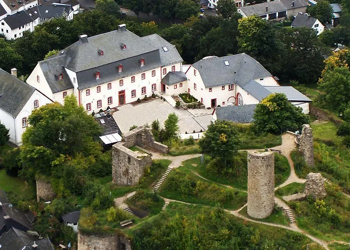 מלון Burghaus Kronenburg