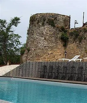 Burghaus Kronenburg מלון