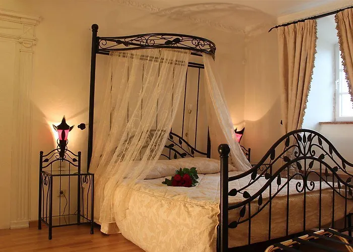 מלון Burghaus Kronenburg Dahlem (Euskirchen)