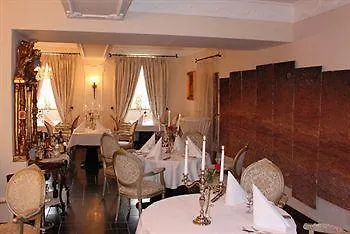 Burghaus Kronenburg מלון 4*