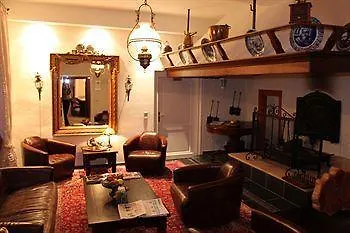 Burghaus Kronenburg מלון