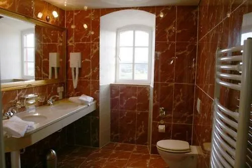 מלון Burghaus Kronenburg