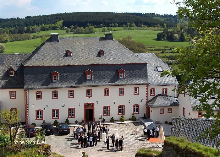 Burghaus Kronenburg 4*