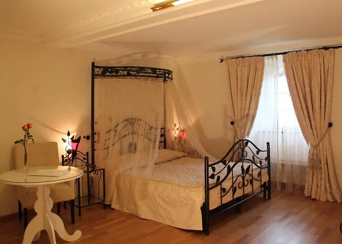 מלון Burghaus Kronenburg