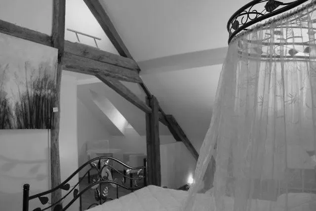 מלון Burghaus Kronenburg 4*