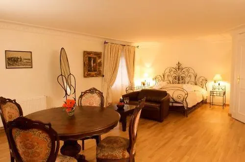 מלון Burghaus Kronenburg Dahlem (Euskirchen)