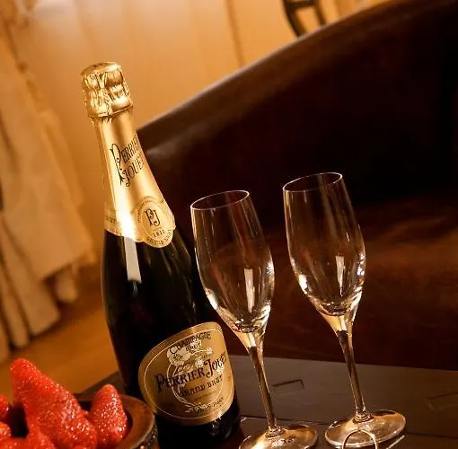 מלון Burghaus Kronenburg Dahlem (Euskirchen)