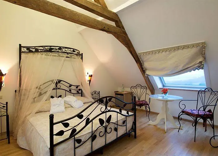 מלון Burghaus Kronenburg