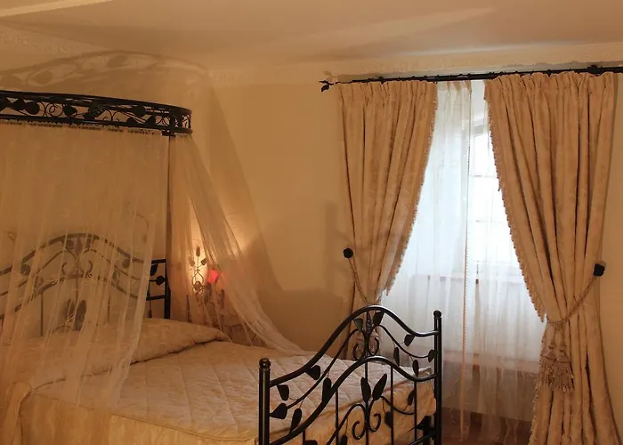 מלון Burghaus Kronenburg Dahlem (Euskirchen)